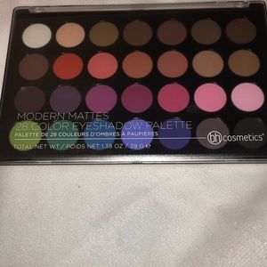 BH Cosmetics Modern Mattes - New